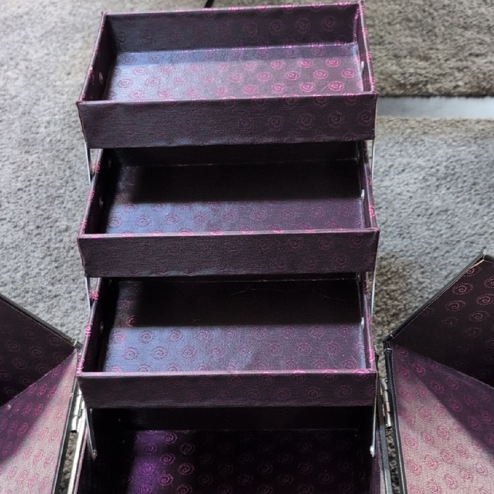 Caboodles Black Makeup Train Case with Silver Hardware - Picture 4 of 12